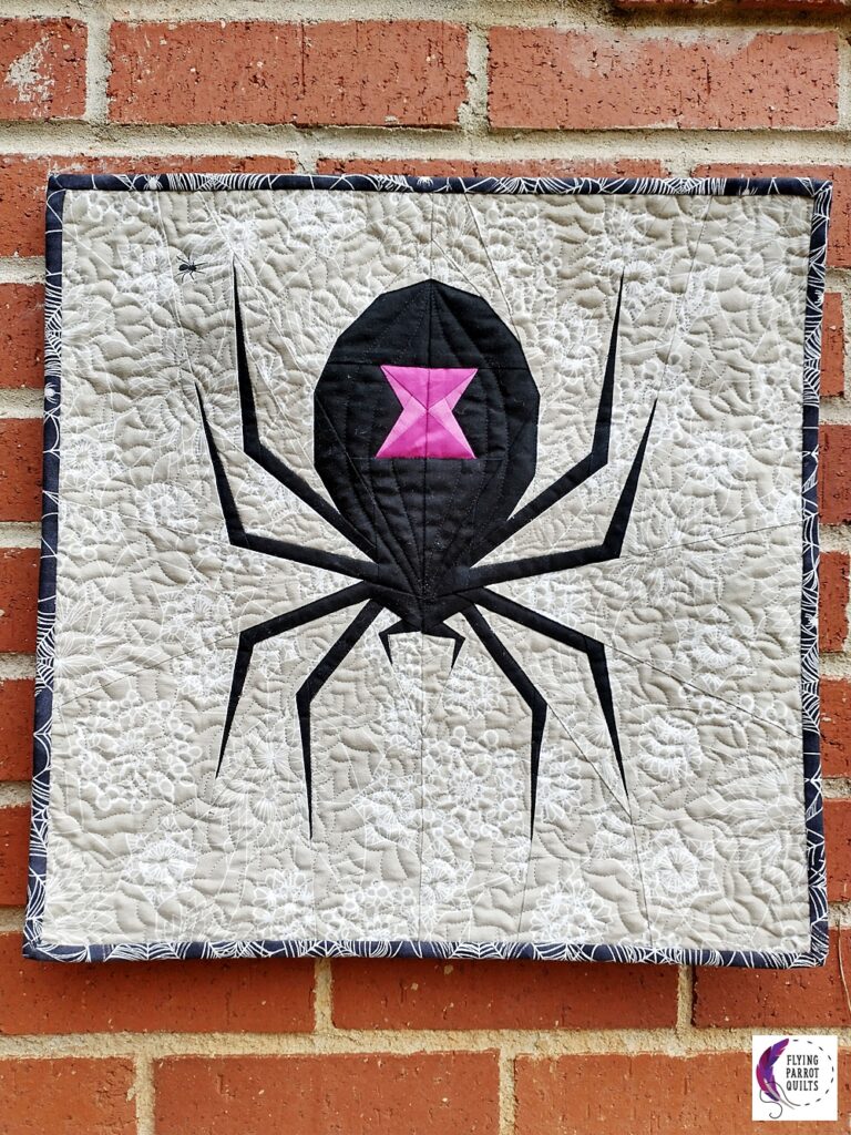 Spooky spider paper piecing pattern by Sylvia Schaefer/Flying Parrot Quilts | www.flyingparrotquilts.com